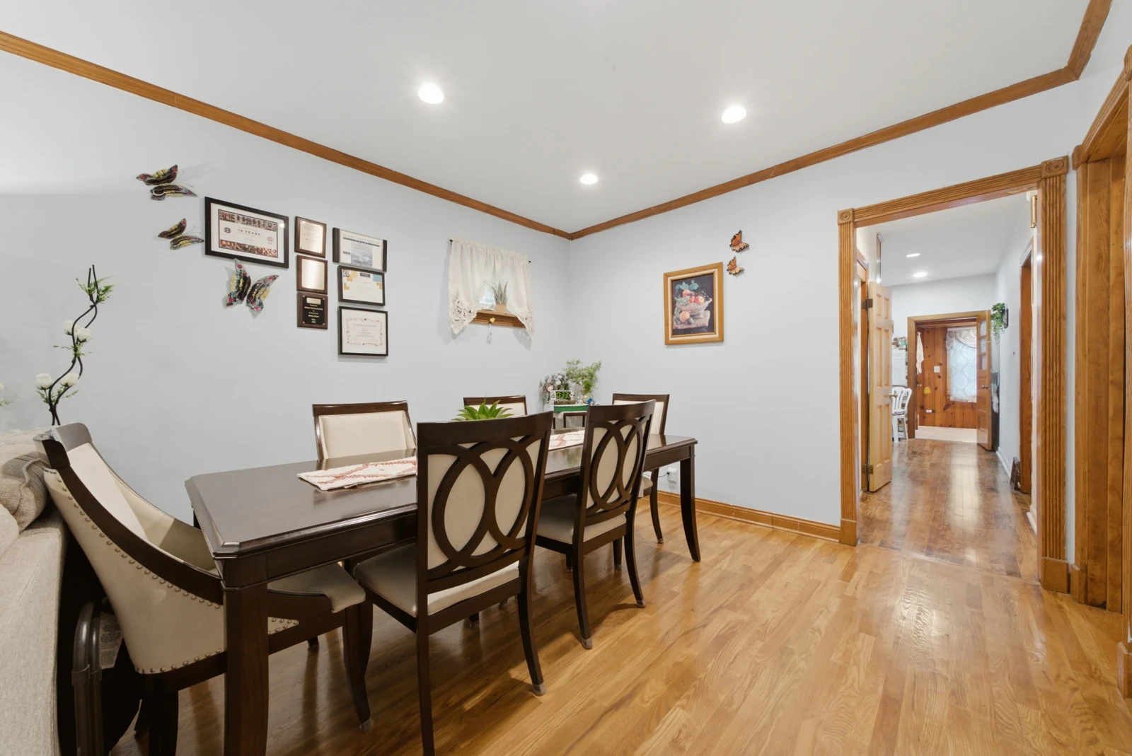 Dining room with ceiling fan